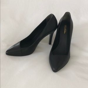 Like NEW! Brooks Brothers black leather pumps